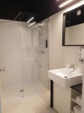 Hotel Kyriad Centre - bathroom