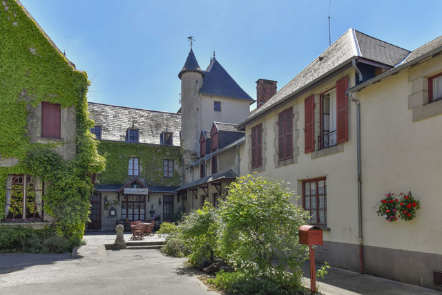 castel-240-compressed-2400