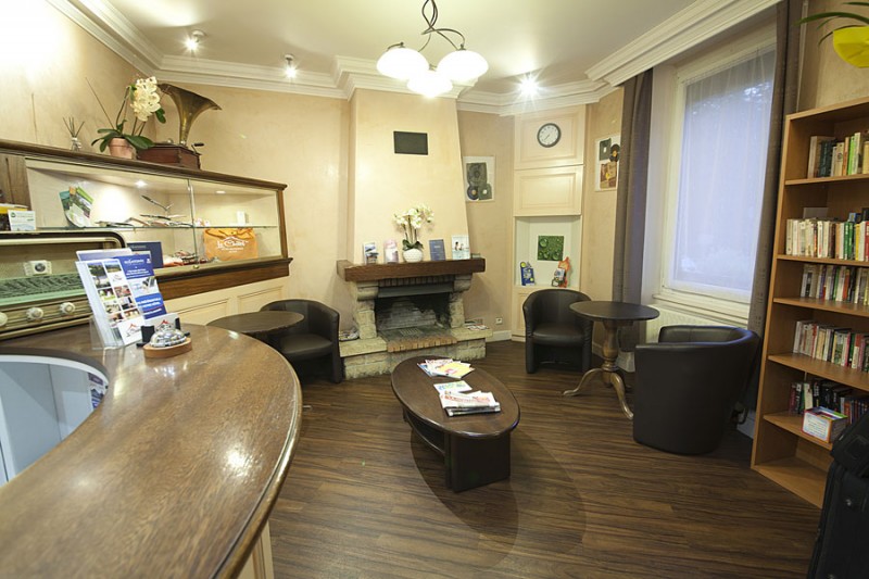 Hôtel Le Châtel à Royat - Salon